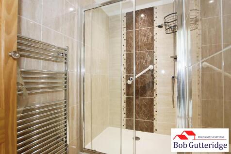 MODERN TILED SHOWER ROOM