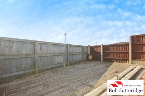 ENCLOSED REAR GARDEN
