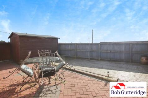 ENCLOSED REAR GARDEN