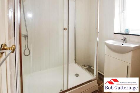 FIRST FLOOR SHOWER ROOM