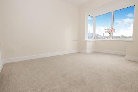 BAY FRONTED LOUNGE