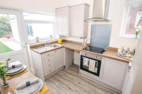LUXURY FITTED KITCHEN