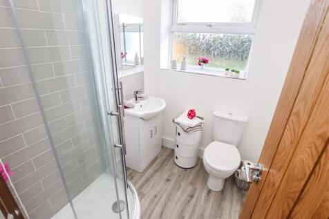 LUXURY SHOWER ROOM