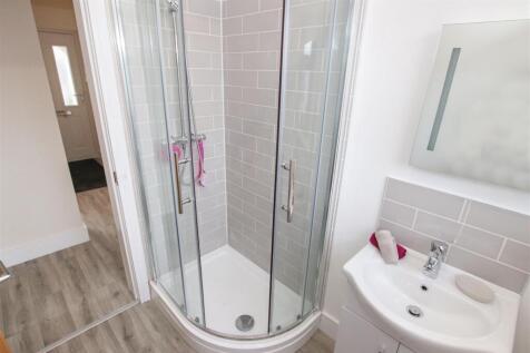 LUXURY SHOWER ROOM