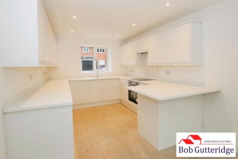 OPEN PLAN &#34;L&#34; SHAPED LOUNGE/DINER/FITTED KITCHEN