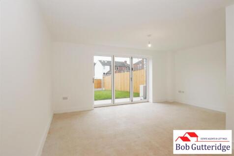 OPEN PLAN &#34;L&#34; SHAPED LOUNGE/DINER/FITTED KITCHEN