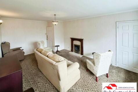 SPACIOUS LOUNGE / DINER