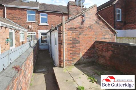ENCLOSED REAR YARD