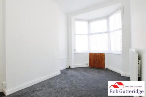 BAY FRONTED SITTING ROOM