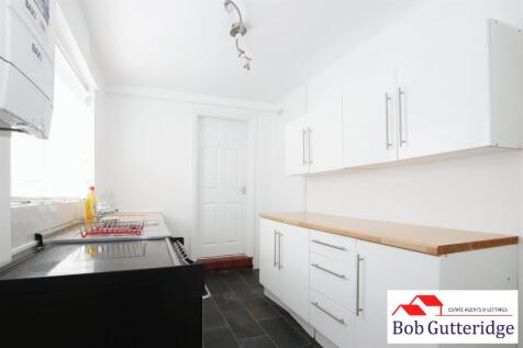 FITTED KITCHEN