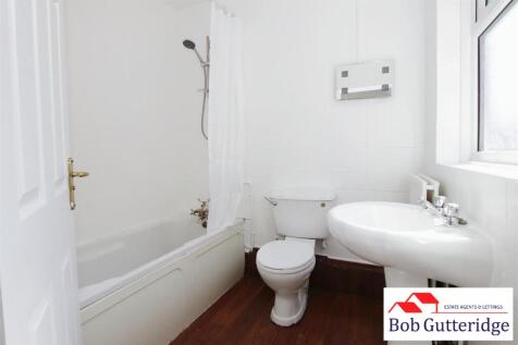 GROUND FLOOR BATHROOM