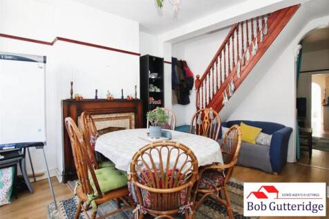 BAY FRONTED DINING ROOM
