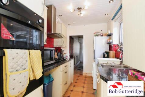 FITTED KITCHEN