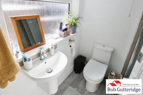GROUND FLOOR SHOWER ROOM