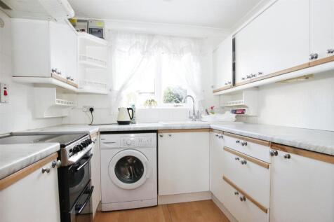 FITTED KITCHEN