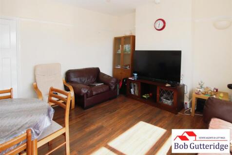 BAY FRONTED LOUNGE