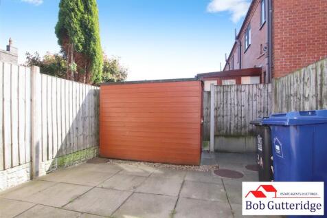 ENCLOSED REAR GARDEN
