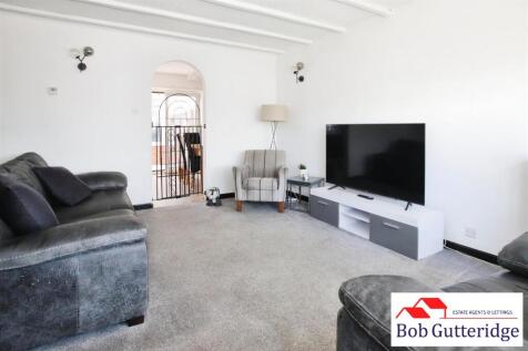 BAY FRONTED LOUNGE