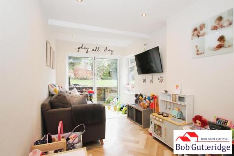 PLAYROOM/STUDY