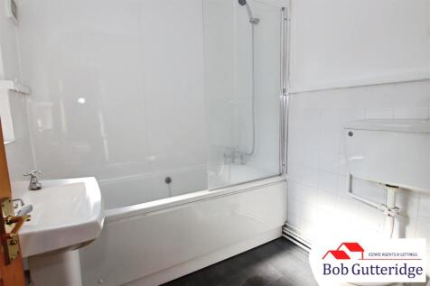 GROUND FLOOR BATHROOM