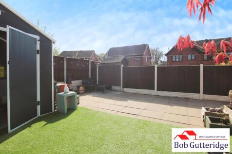 ENCLOSED REAR GARDEN