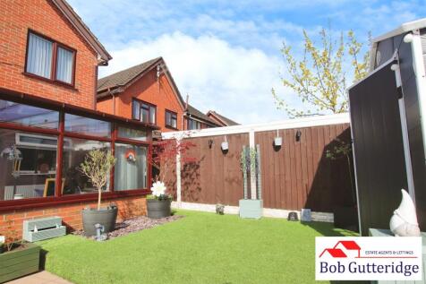 ENCLOSED REAR GARDEN