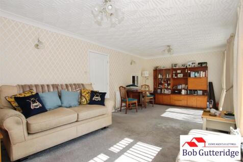 FULL WIDTH LOUNGE/DINING ROOM