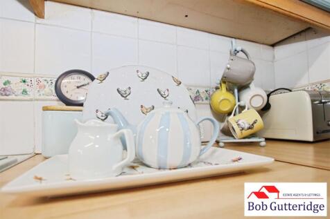 FITTED KITCHEN
