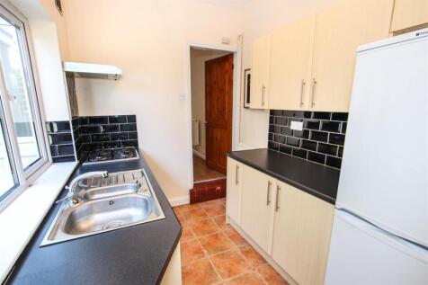 FITTED KITCHEN