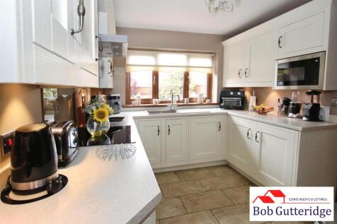 FITTED KITCHEN