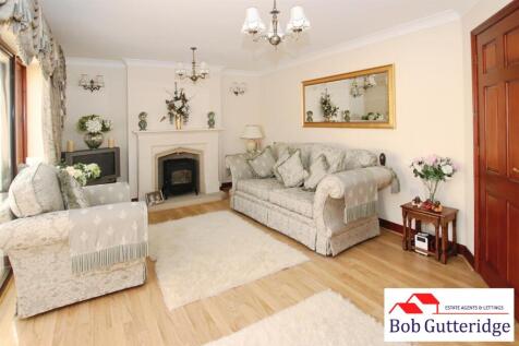 FULL WIDTH LOUNGE