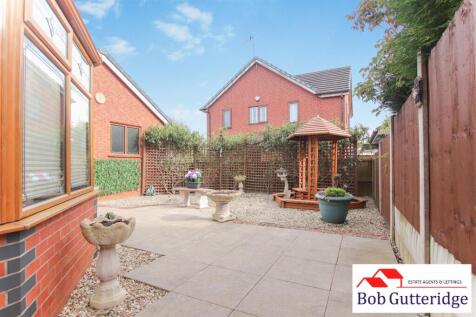 ENCLOSED REAR GARDEN
