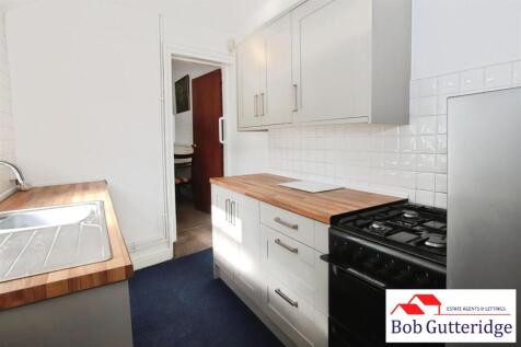 MODERN FITTED KITCHEN