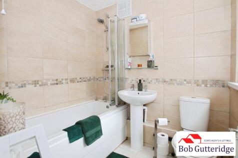 GROUND FLOOR BATHROOM