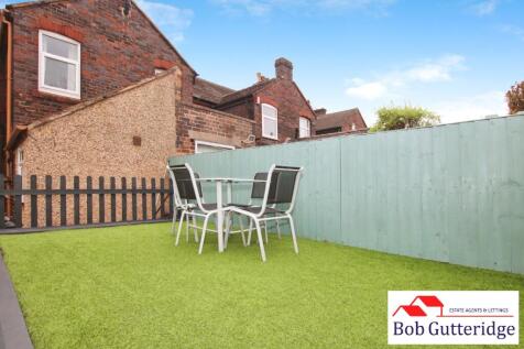 ENCLOSED REAR YARD / GARDEN