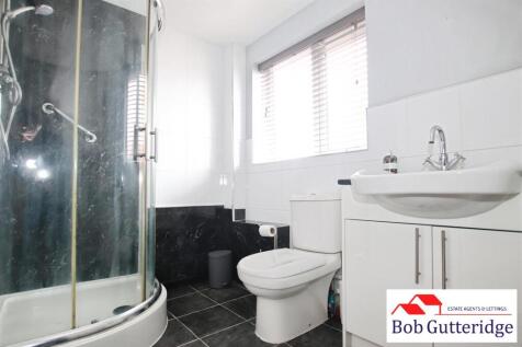 FIRST FLOOR SHOWER ROOM