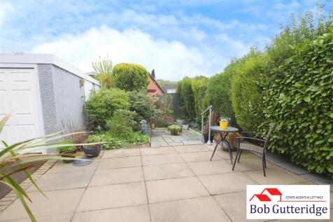 ENCLOSED REAR GARDEN