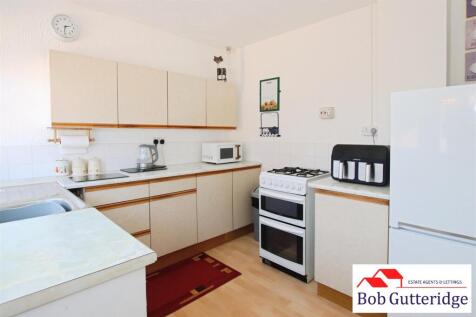 FITTED KITCHEN