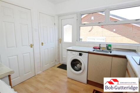 FITTED KITCHEN