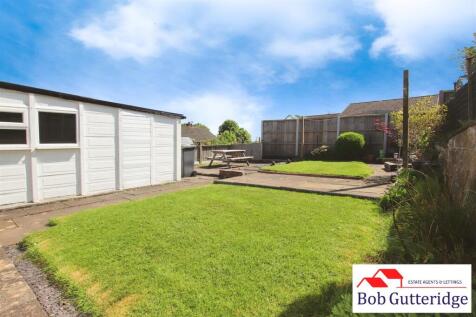 ENCLOSED REAR GARDEN
