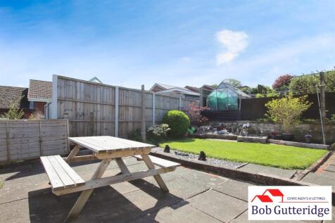 ENCLOSED REAR GARDEN