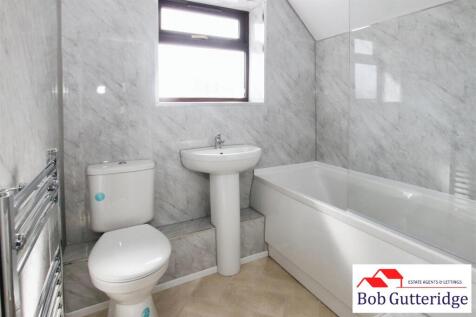 FIRST FLOOR BATHROOM