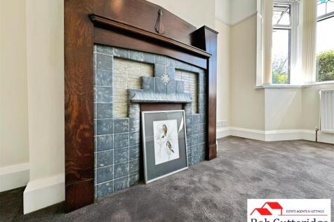BAY FRONTED LOUNGE