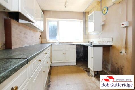 FITTED KITCHEN