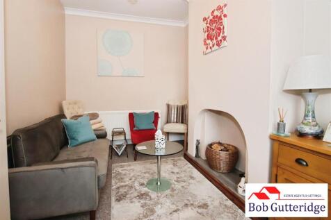 BAY FRONTED SITTING ROOM