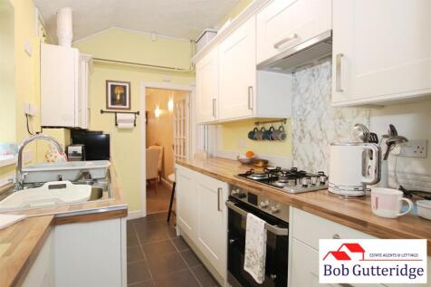FITTED KITCHEN