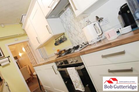 FITTED KITCHEN