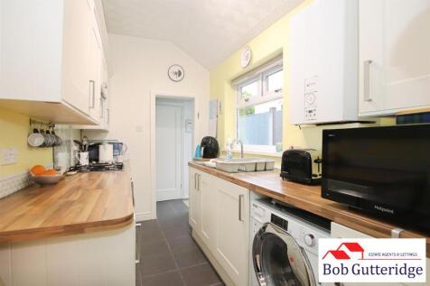 FITTED KITCHEN
