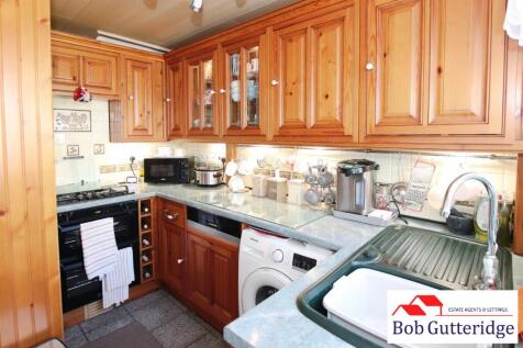 FITTED KITCHEN