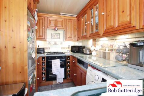 FITTED KITCHEN